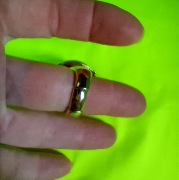 Large goldtone yellow stone stretch adjustable Ring size 7.5 - Picture 2 of 4